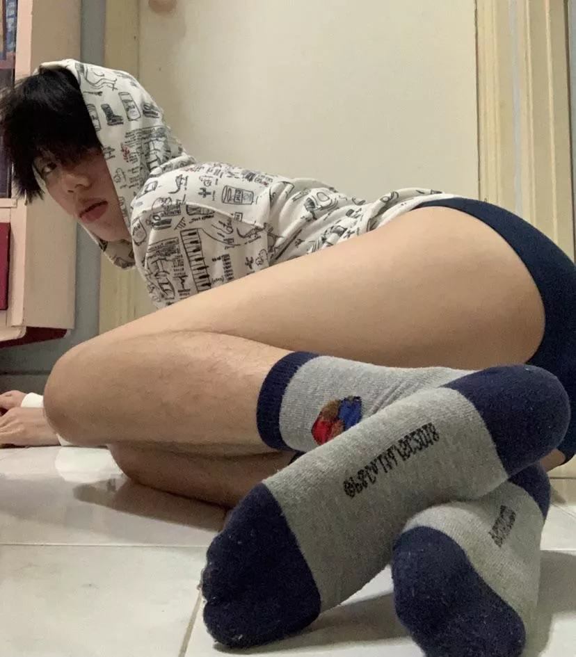 come and unwrap this little gift 🎁 posted by Cheschestan