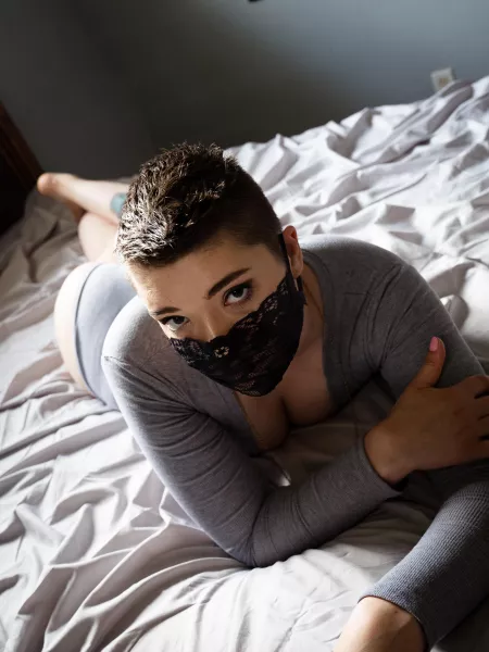 Come back to bed by Queen_Kawaii420