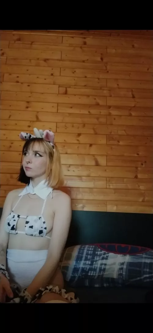 Come claim your gamer girlfriend 💜 by Intrepid_Panic_6866