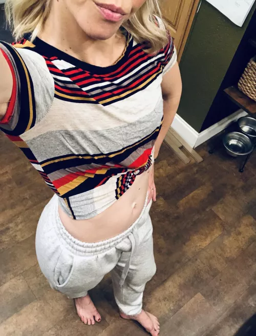 Come cuddle me 🥵🥵 by FitnfineCaroline