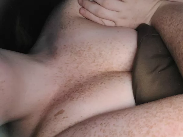 come cuddle by freckledxxfreak