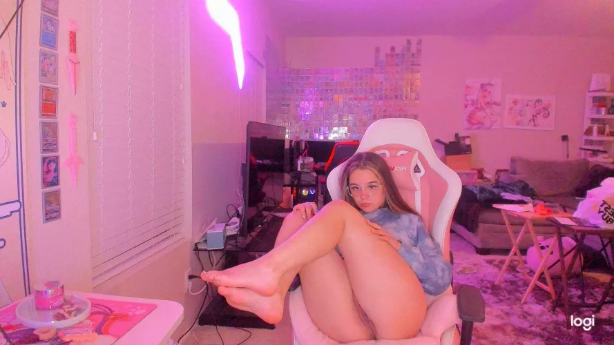 Come fuck me on my gaming chair by EmilyGholam