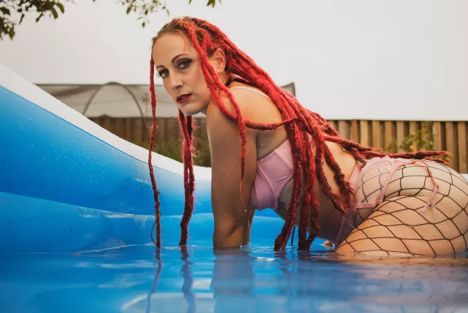 Come get wet with me? by DreadedRedQueen