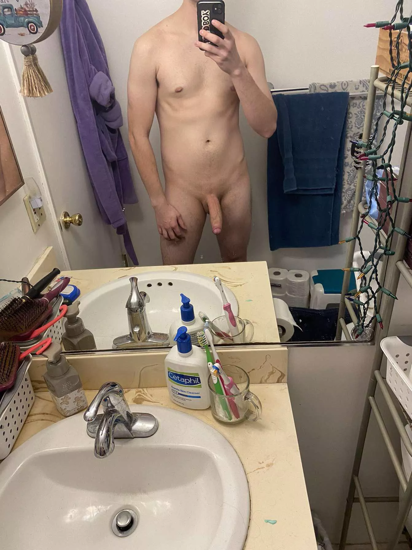 Come give me a hand while my girlfriend is gone at work?😏😈 posted by DanielFrank6966