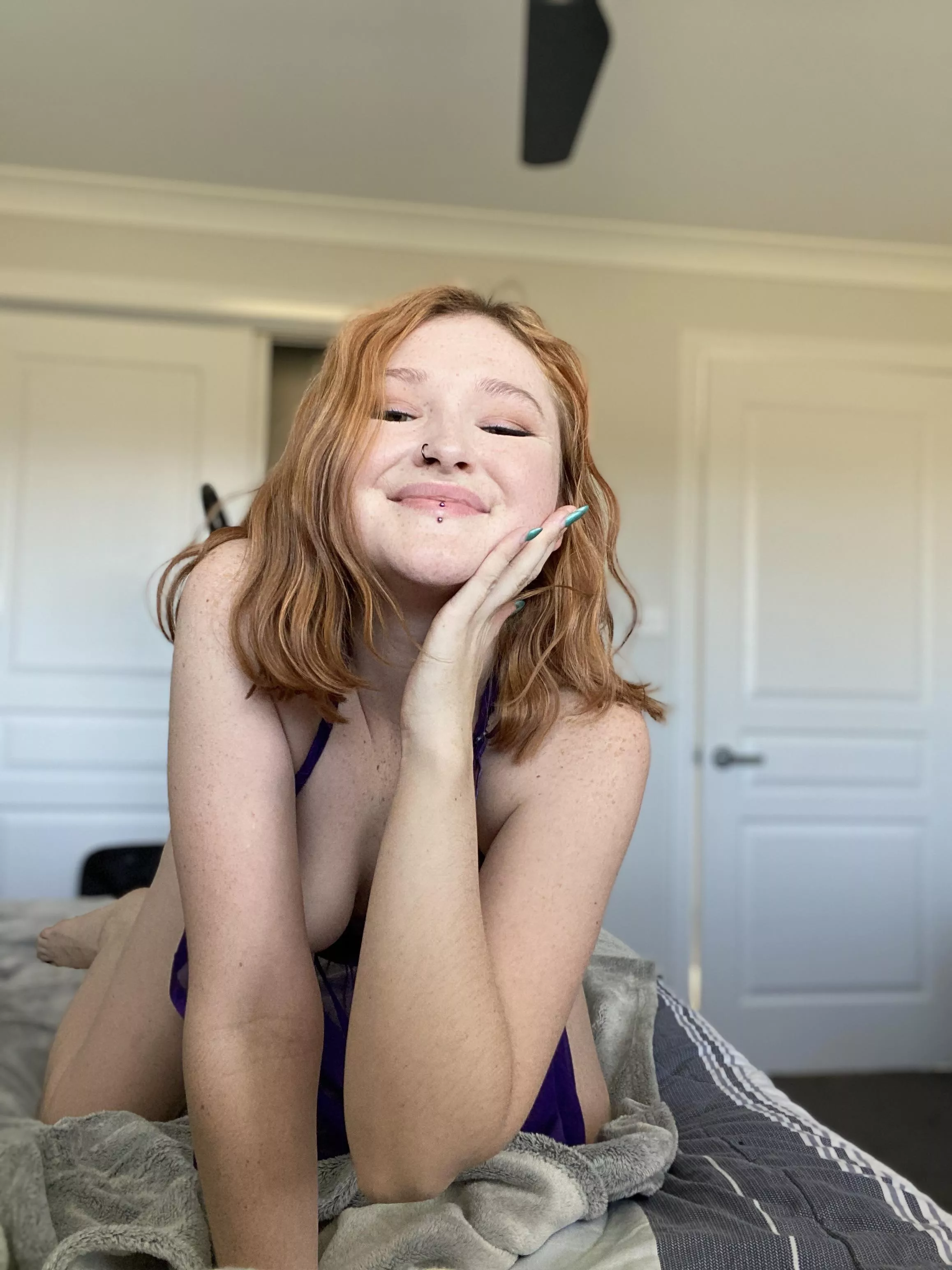 Come give me a kiss! 🥰💋 posted by Demure_Whore_