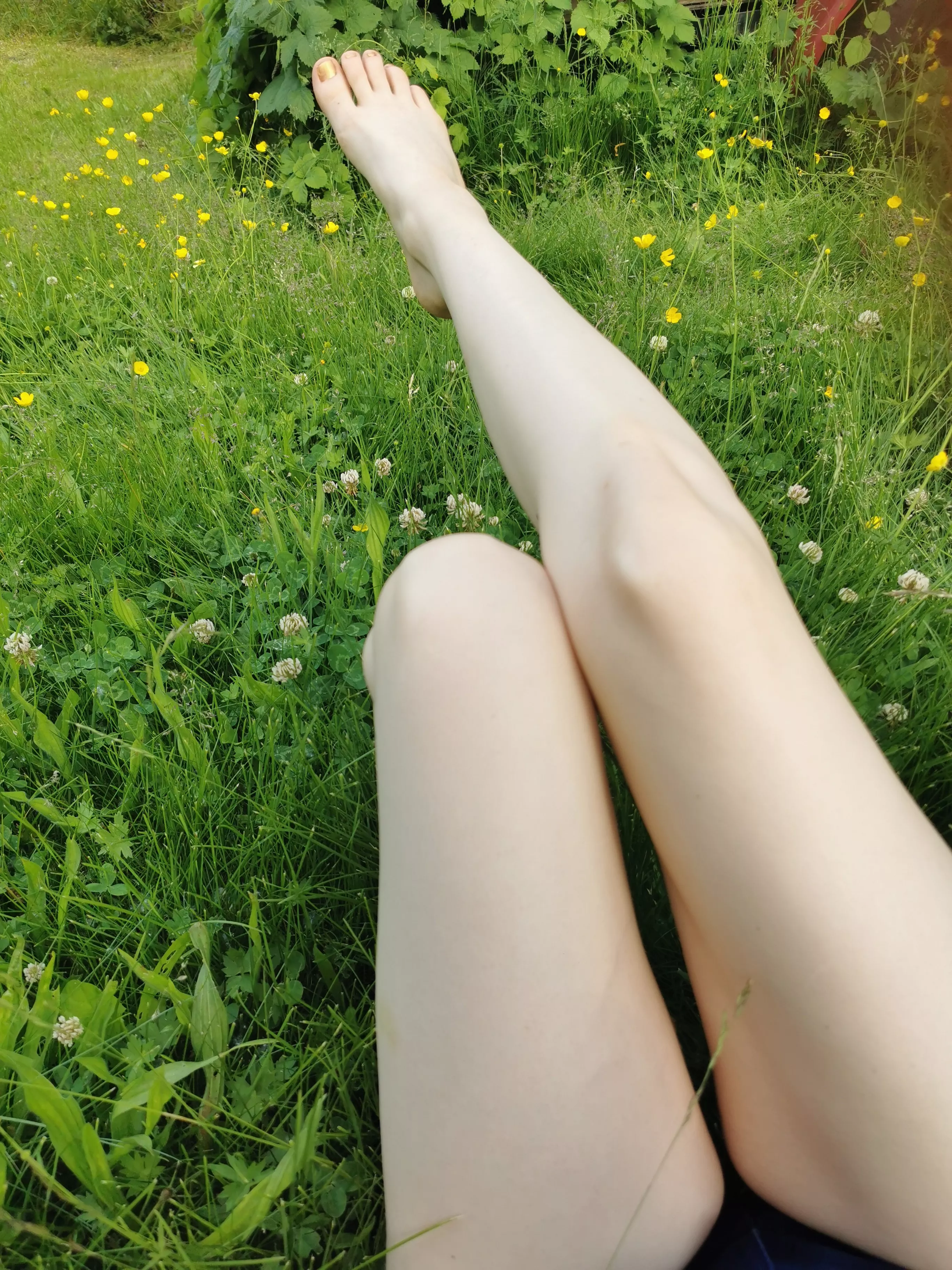 come give me a thigh rubdown please 😘 posted by irisryder