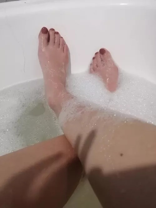 Come help me clean them 😋🛀 by Petitefeetof