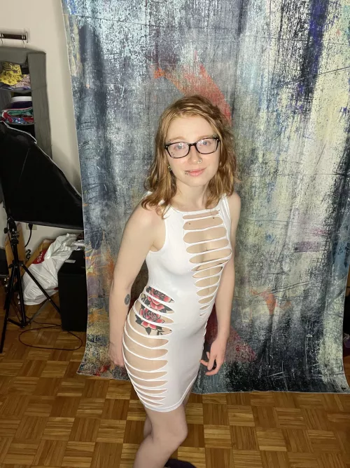 Come help me take my dress off. by HotPants141