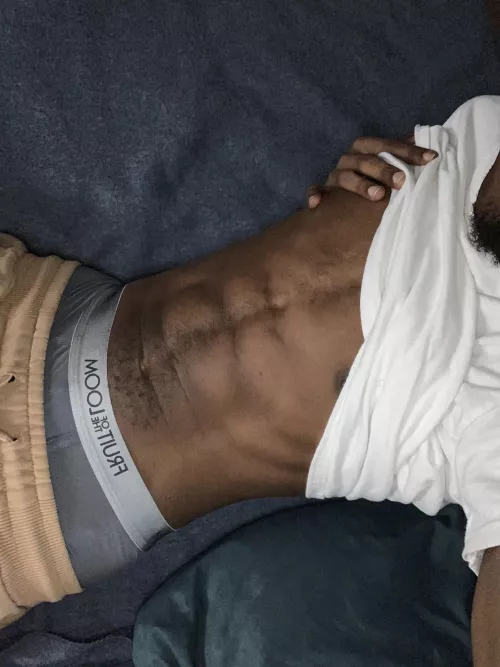 Come lay on my chest by Thelemonadebase