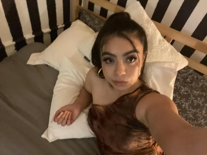 come lay with me? by elciesativa