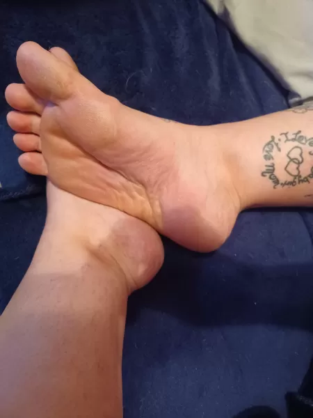 Come lotion my feet I'm tired! by cak3bythe0cean