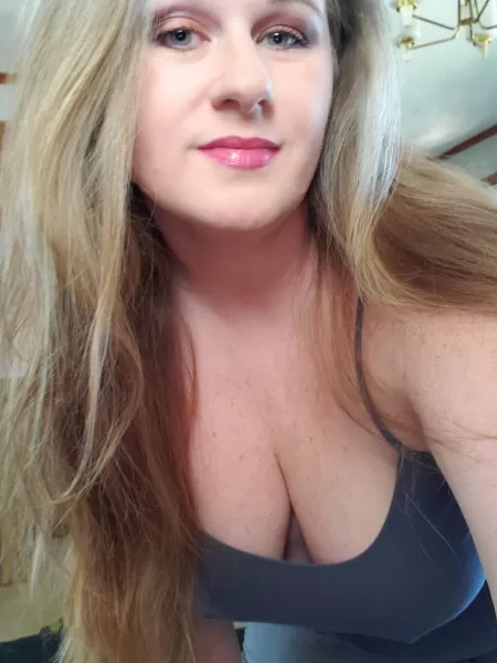 Come on, don't be a stranger. by YardLazy9547