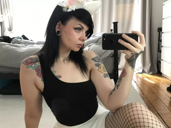 Come pet kitty 🤍🖤 by benteke92