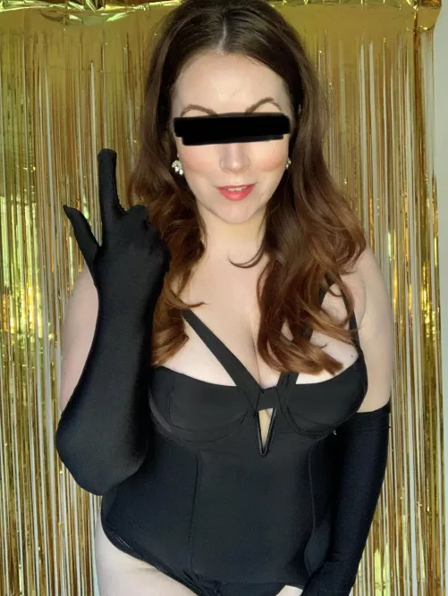 Come play, I love spanking subs while wearing satin gloves 🥵 by MistressEvieLove