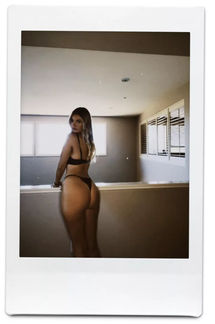 come play🖤 posted by layla_roo