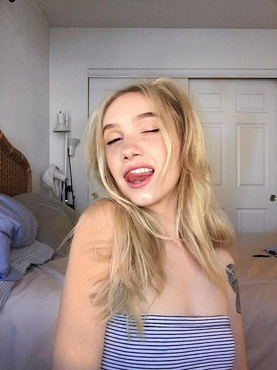 come play with me 😘 posted by [deleted]