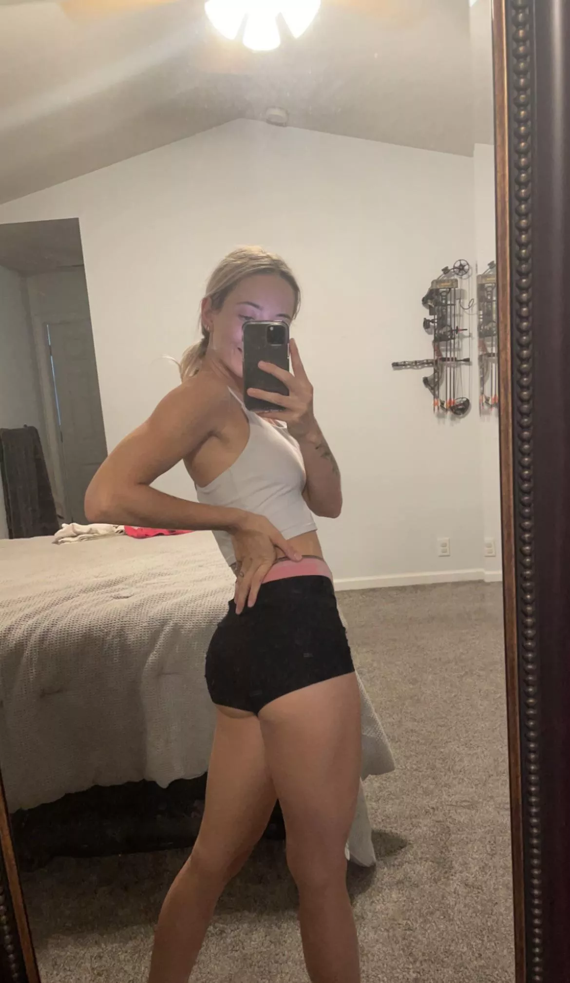 Come play with me on this free account 😋 I take customs and requests 😘🥰 posted by Avesfree