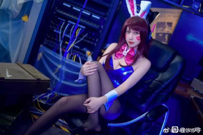 Come Play With Me by Delalluz