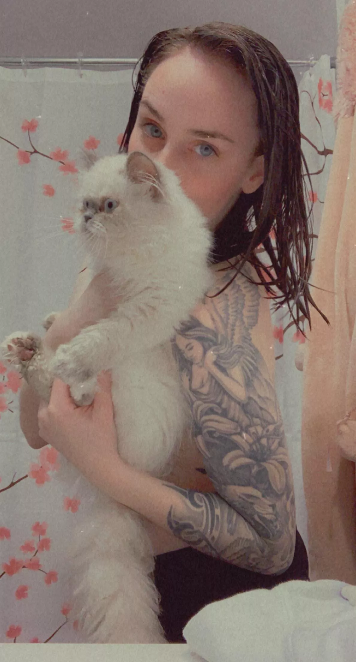 Come play with my pussy! Oh, too easy? Come bathe my kitty then! posted by ReignRyanRawr