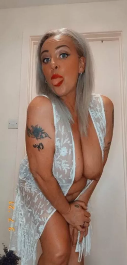 Come sample a real milfs naughty side f46 by alicecouger