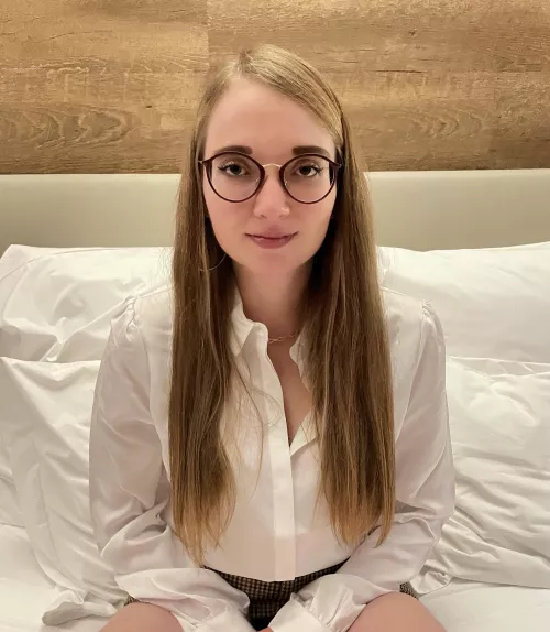 Come say Hi in the comments or with a PM of you like my glasses! ☺️ [F32] by SunAndGlow