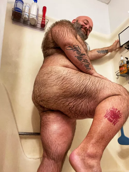 Come shower with me. ❤️ Twitter @Bhambear79 for more. by chattguy