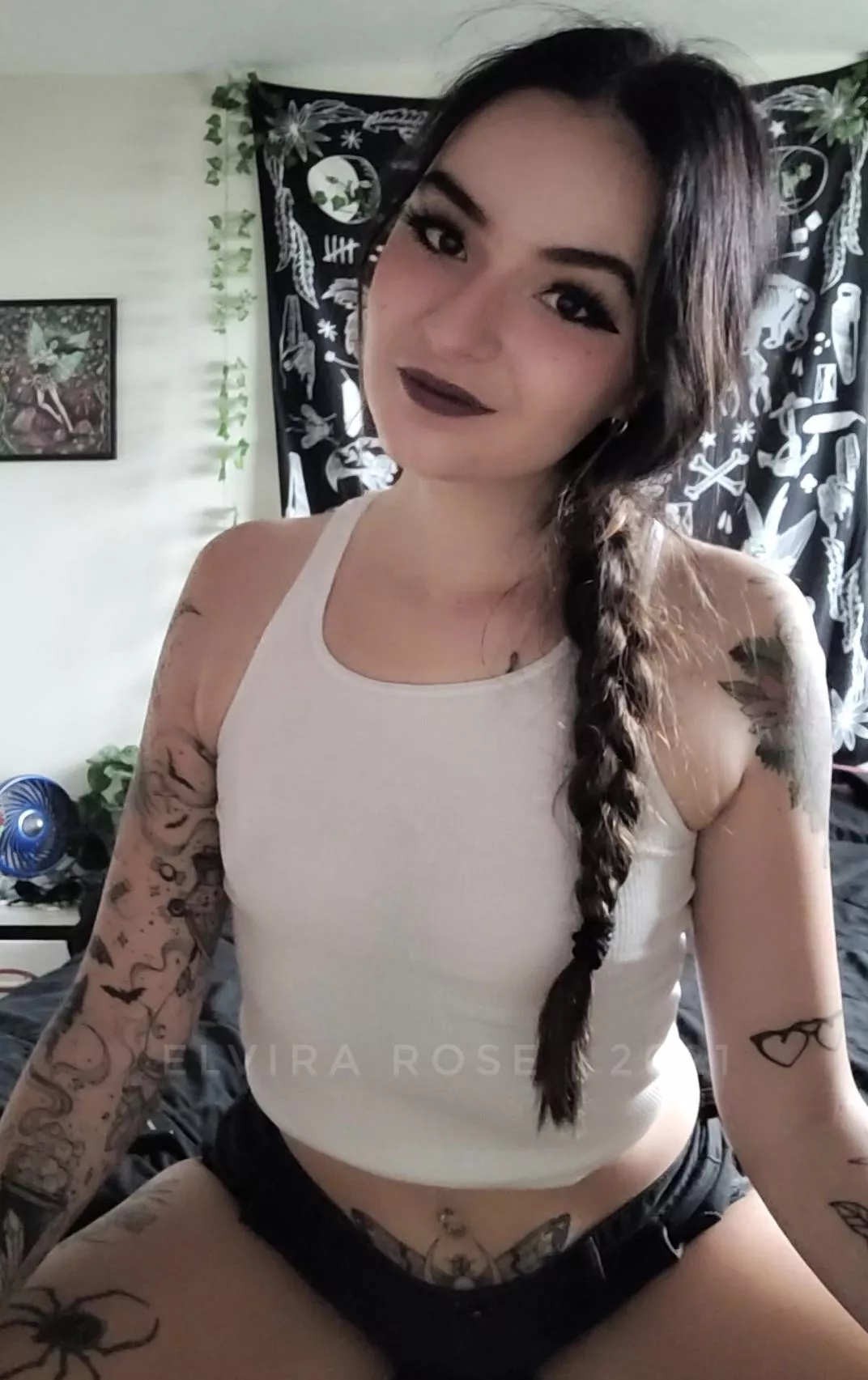 Come sit down babe 😘 posted by elvirarose_923