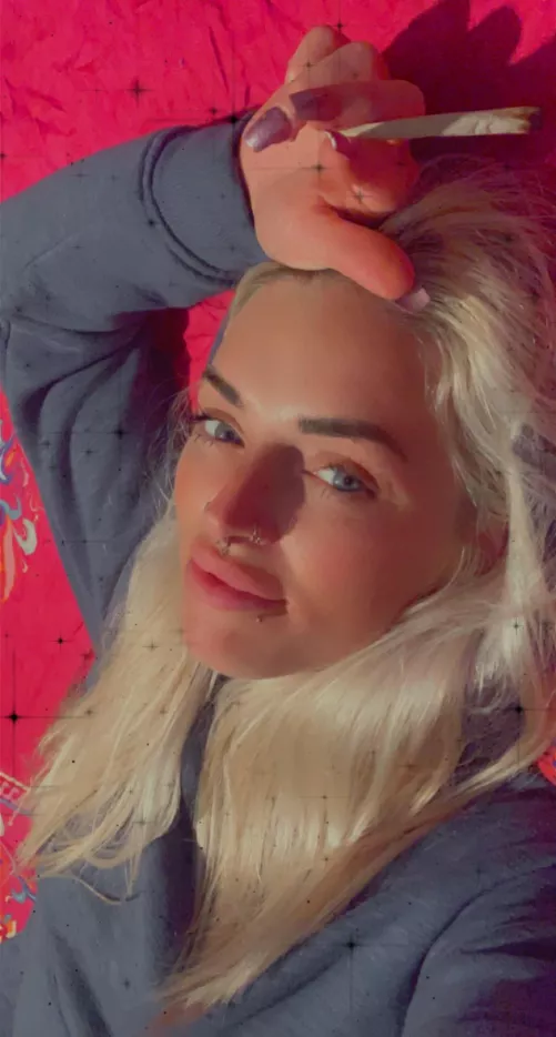 Come smoke me 🍃 by Ivyy_leighh