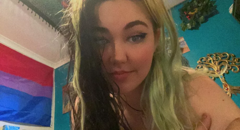 Come smoke with me? by dontdodirtydrugs