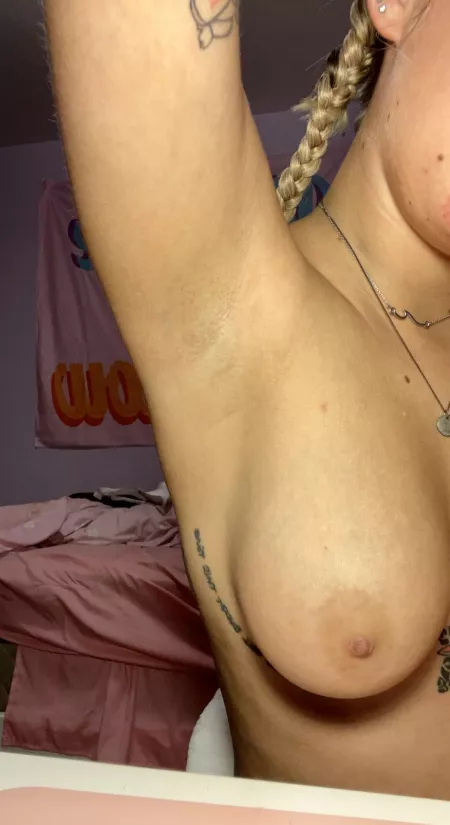 come sniff them :) by bunnygirlxoxo13