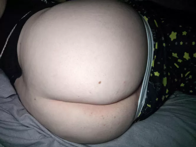 Come spoon me please 💛 by breedinghips4you