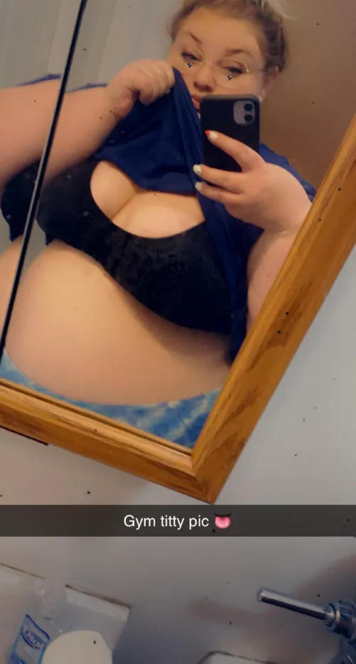 Come spot me at the gym! 👅 or add my Snapchat cutsiekitten0 by Uniwhor3