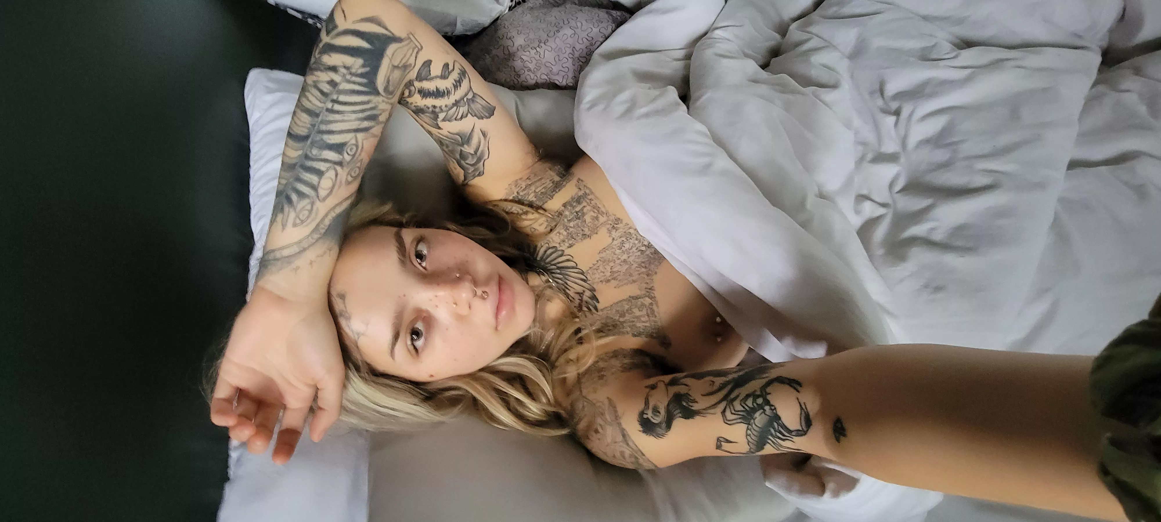 Come sub babe💕 25% off right now! Over a years worth of content and always accepting customs xo posted by Disarraedew