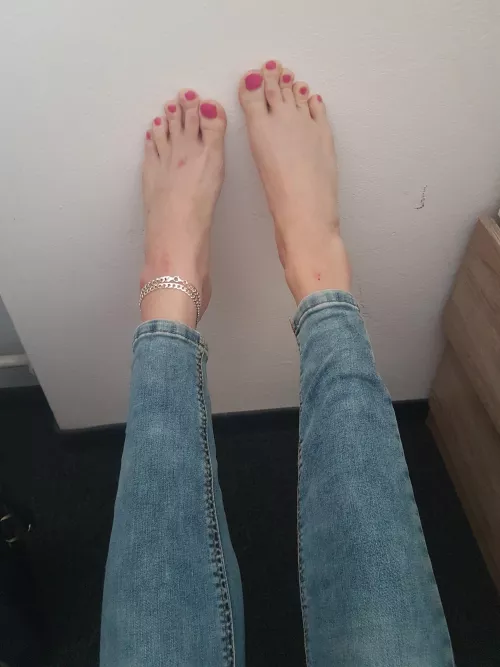 Come suck my toes 😁 by TS_Marisa