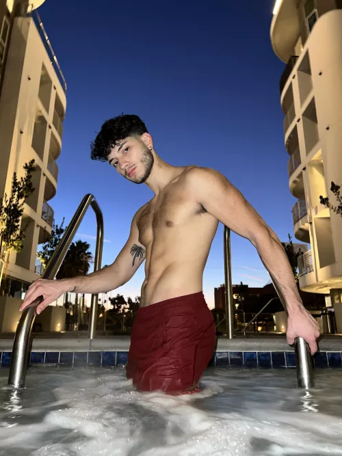 Come swim with me ;) by champvgnetears