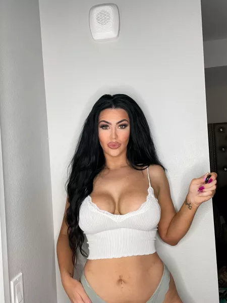 Come take a look at me 😈 by miaabadixxx