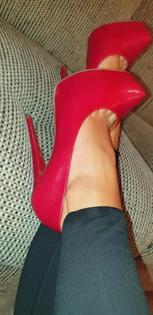 Come take them off baby by heelsandfeetfetish