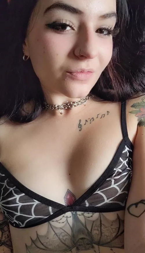 Come to bed 🖤 by elvirarose_923