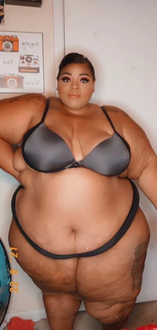 Come unwrap a gift you didn't even know you wanted 😘😘 by Sunflowerfatty92