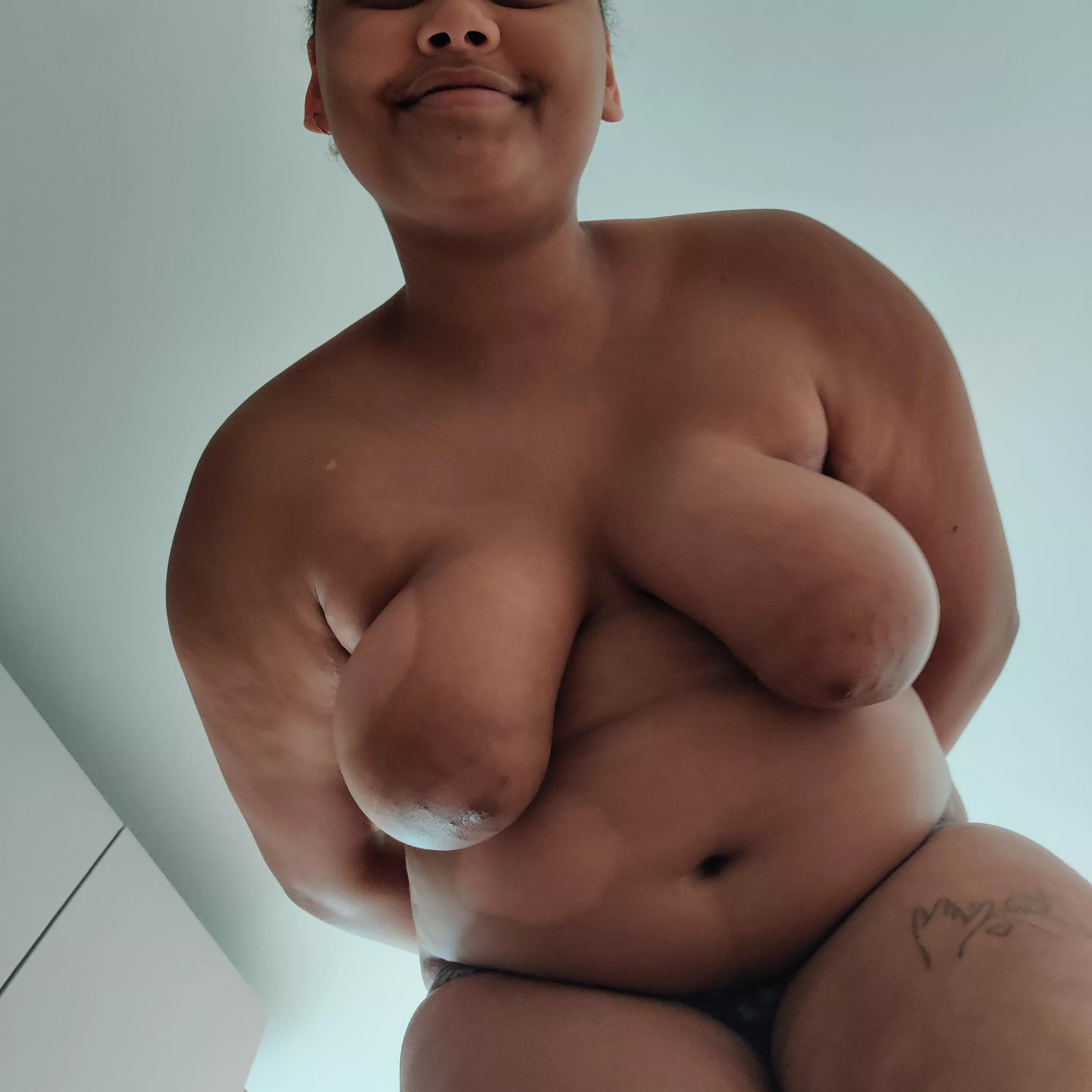 Come up 🥺 posted by curvypotchi