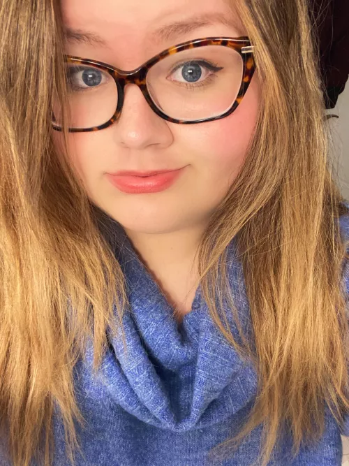 Come watch Christmas movies and cuddle me? by historybookworm