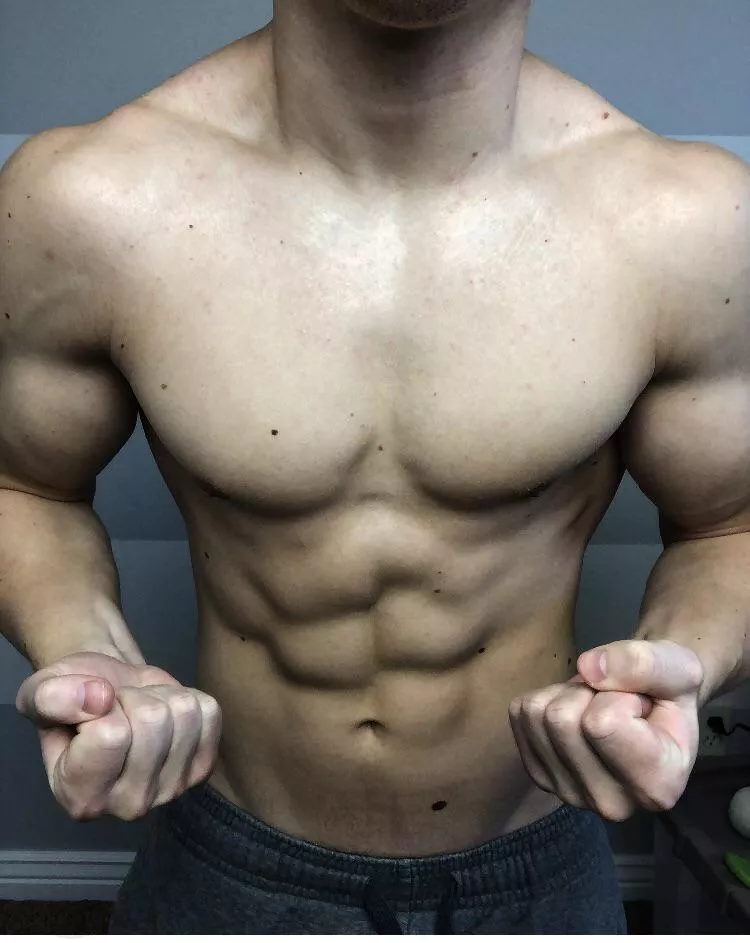 Come watch scary movies 😈 posted by Lucas-Luke