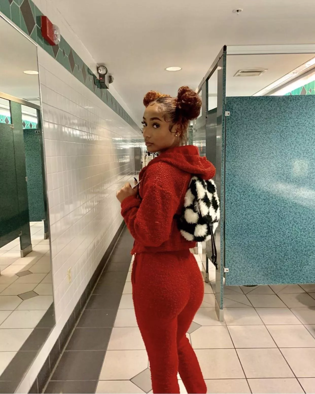 Comfy in red posted by [deleted]