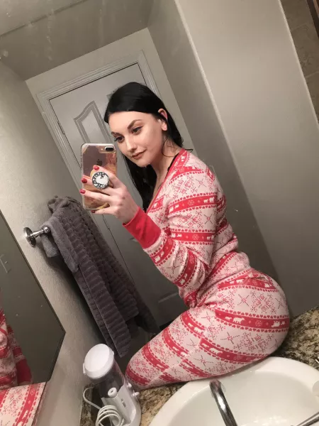 Comfy sink selfie by [deleted]