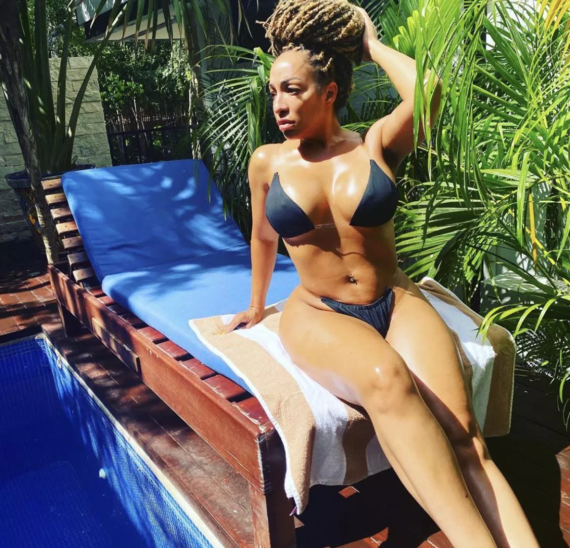 Coming to bed???? posted by hartebeestgeneral