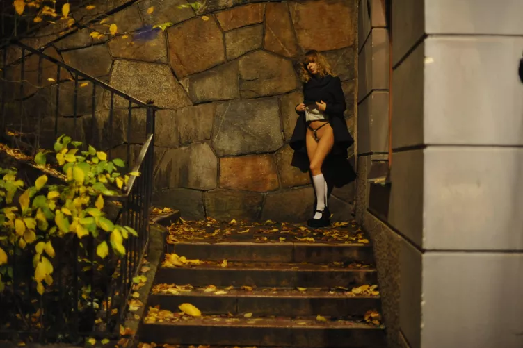 Coming witohut autorisation is a one wya for a week in the chastity storage structure