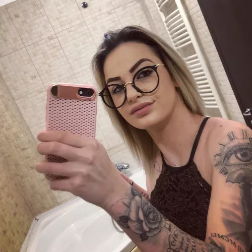 Comment here an win a free subs to my OF! by Rough_Ad_9862