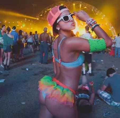 Concerts can be quite magical sometimes. by tiptoeandtripping