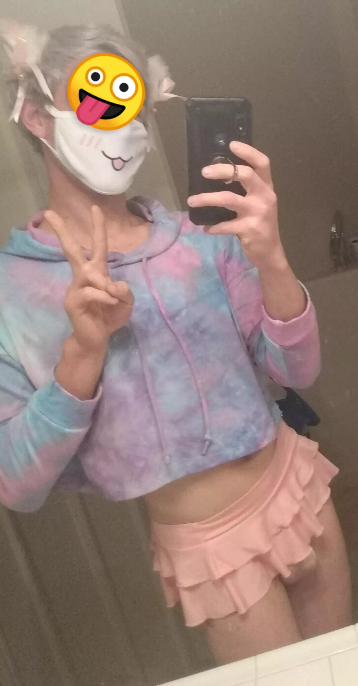 Confession: this is how I answered the door to my pizza delivery person last night 😳👉👈 idk where this confidence is coming from 😖 posted by UkeUsagi_69