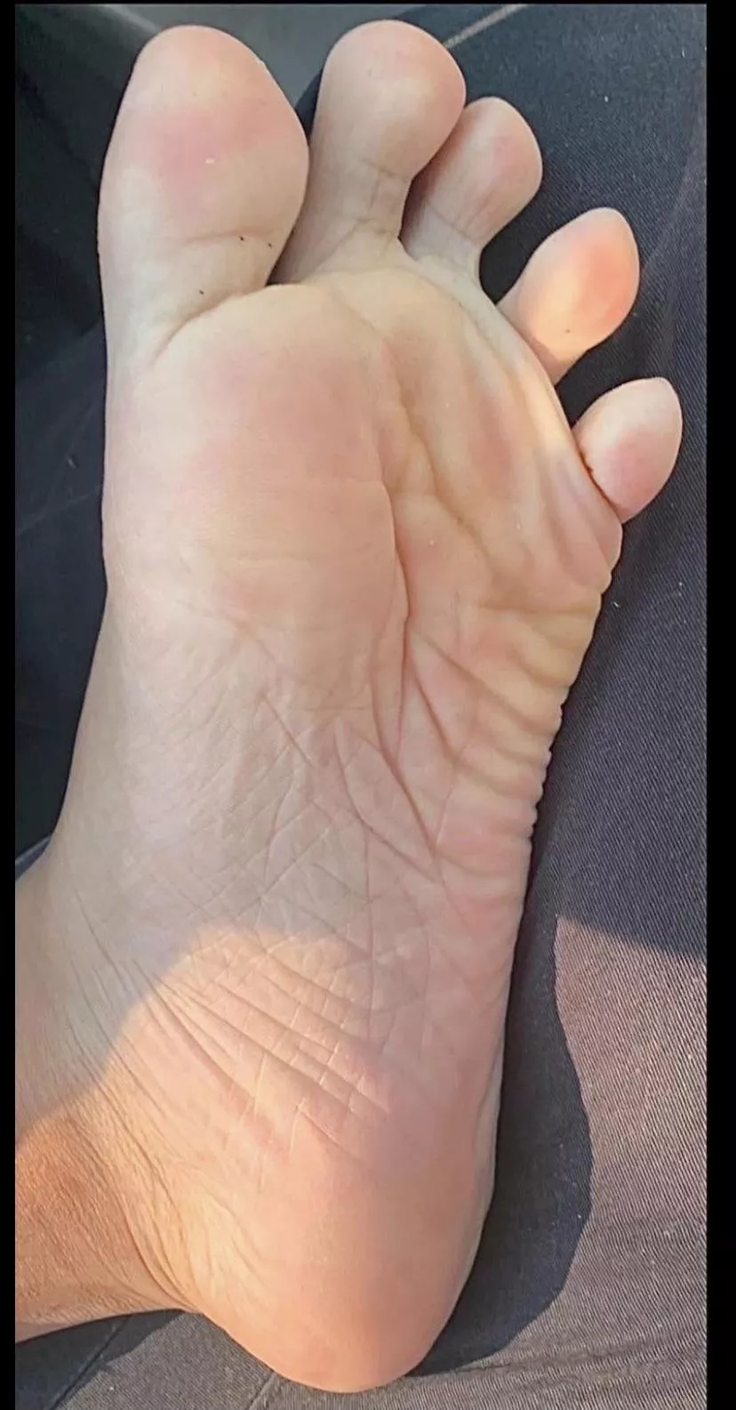 Connecticut - If you want to suck my toes hit me up and we’ll meet posted by notyouraverageflight